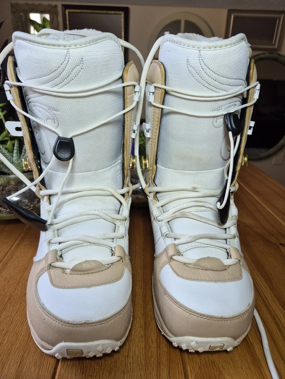 Nidecker DIVA Lace White Snowboard Boots - Womens Size 7.5